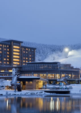 8 Peaks | Powder Holidays
